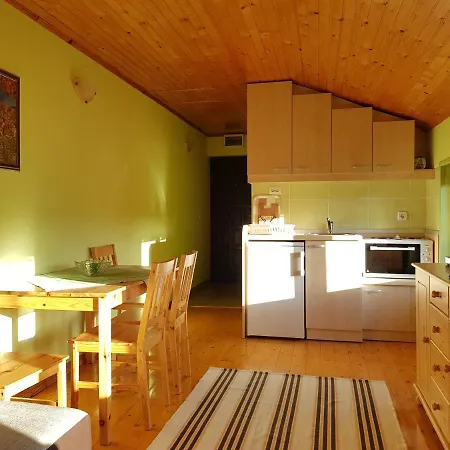 Hill House Apartment *