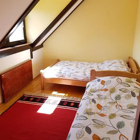 Hill House Apartment *